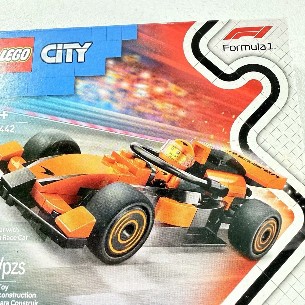 LEGO CITY: F1 Driver with Mclaren Race Car (60442)‎
